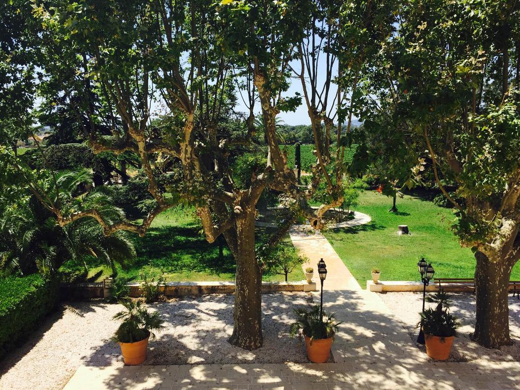 Le Chateau Des Anglades Hyeres Exterior photo